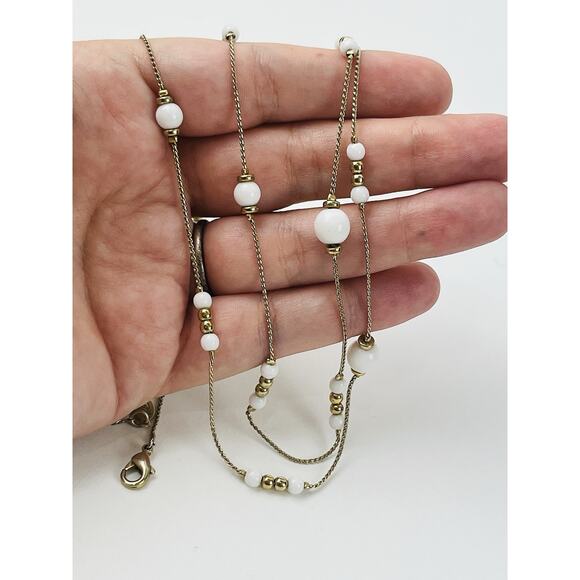 Liz Claiborne Gold Tone White Ball Bead Long Chain Necklace Station 80s Lobster - Picture 15 of 15
